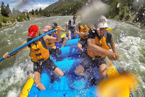 Everything You Need To Know Before Your First White Water Rafting Trip