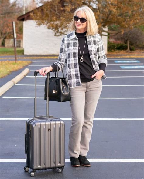 Fashionable Travel Clothes That Are Stylish And Comfortable For Women Over 40