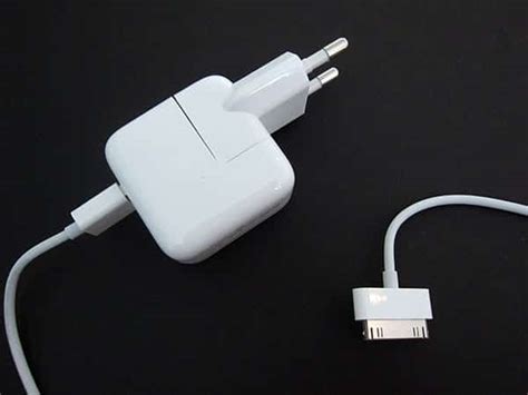 First Look Apple World Travel Adapter Kit Ilounge