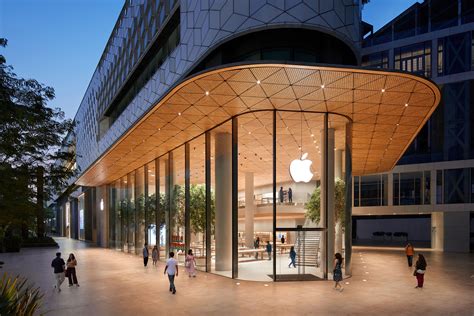 First Look At Apple Bkc In Mumbai India S First Apple Store