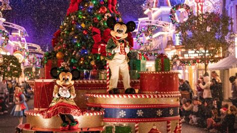 First Look New Holiday Party At Disney S Hollywood Studios Mickey S Very Merry Christmas Party