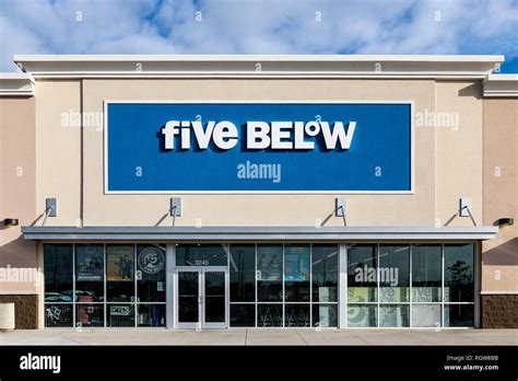 Five Below Women S Apparel Store Orlando Florida Usa Stock Photo Alamy