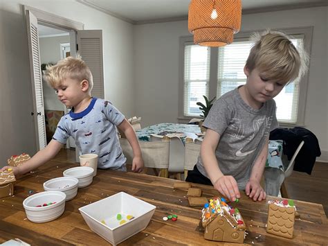 Five Ways To Enjoy A Gingerbread House This Season Lansing Mom