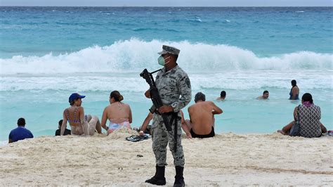 Four Killed Near Mexico S Cancun Beach Resorts Suspects Arrested