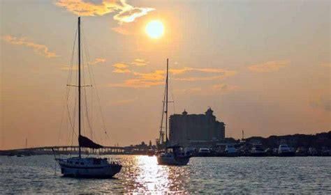 Fun Destin Sunset Dolphin Cruise Emerald Coast Visitor S Guide