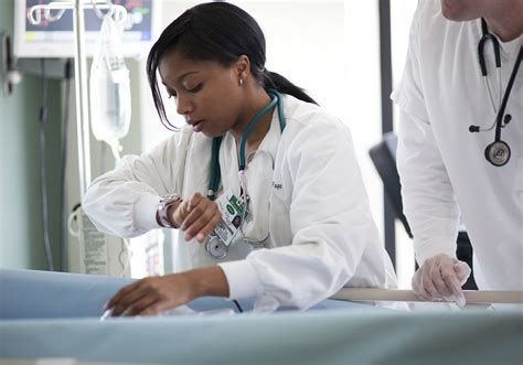 German Nursing Sector Hesitant To Recruit Abroad Euractiv Com