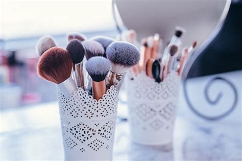 Go Places With These Travel Friendly Makeup Brush Sets Itsallbee