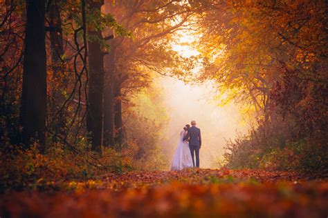 Guide To Taking The Best Wedding Photos In The Fall Windows On The Water