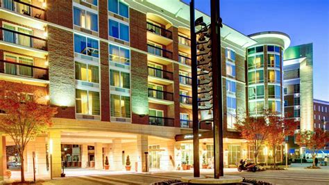 Hampton Inn Amp Suites By Hilton Greenville Downtown Riverplace Greenville Sc Windsor Aughtry