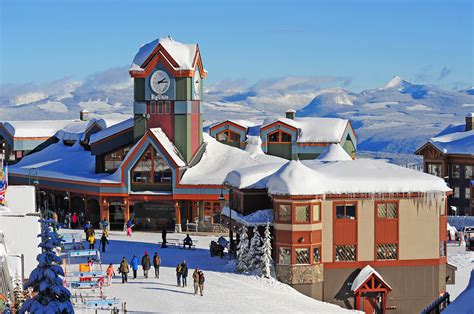 Hit The Slopes At These 5 Breathtaking Ski Resorts In Canada