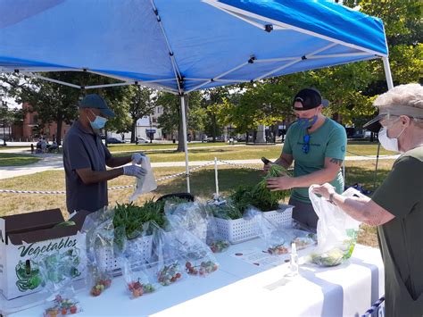 Holyoke Farmer S Market Continues To Provide A Variety Of Organic And Natural Products