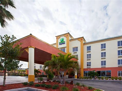 Hotel In Cocoa Beach Florida Holiday Inn Express Amp Suites