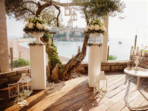 How A Destination Wedding Can Save You Money