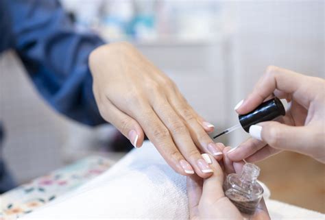 How Much To Tip At The Nail Salon According To Etiquette