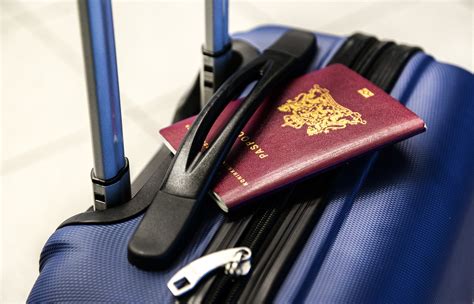 How To Carry Travel Documents Safely