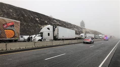 I 84 Reopens In Eastern Oregon After Closure Due To Crashes Ice Kgw Com