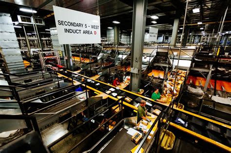 Inside Ups Worldport The Biggest Automated Package Facility Cnet