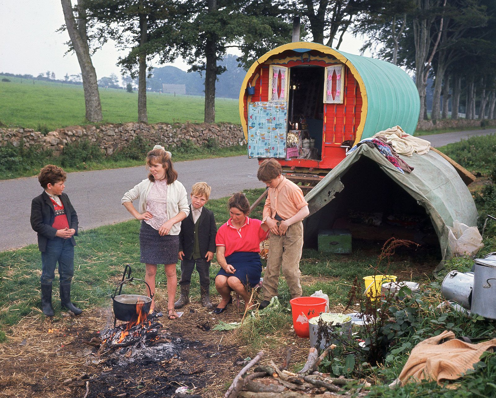 Irish Travellers Ca Early 1950 Amp 39 S Gypsys Gypsy Caravan Gypsy Wagon Old Photos Vintage