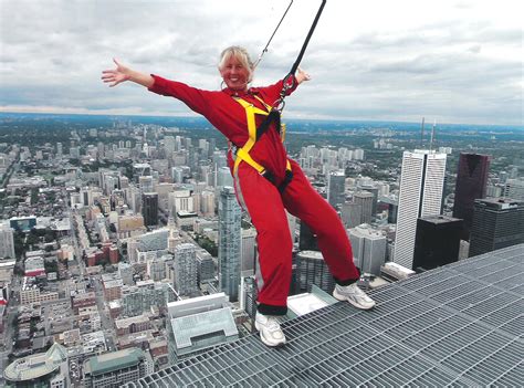 Janie Robinson Travel Journalist Edgewalk At The Cn Tower Transat