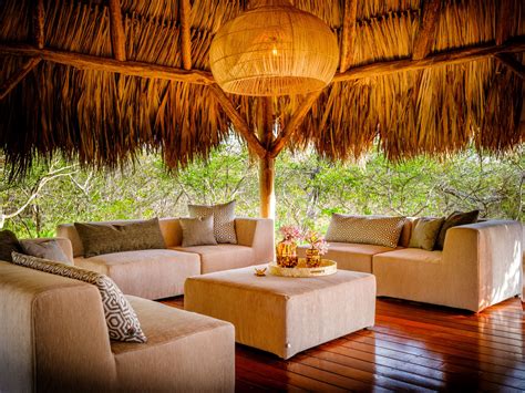 Luxe Loungeset Onder Palapa In Curacao