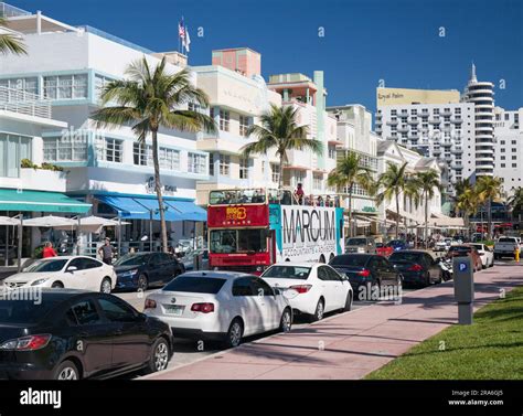 Miami Beach Florida Usa Open Top Tour Bus Making Its Way Along Ocean