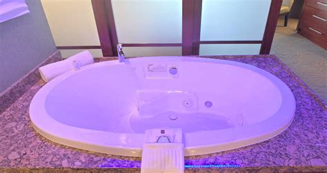 Minnesota Hot Tub Suites 2024 Romantic Hotels With In Room Spa Tubs