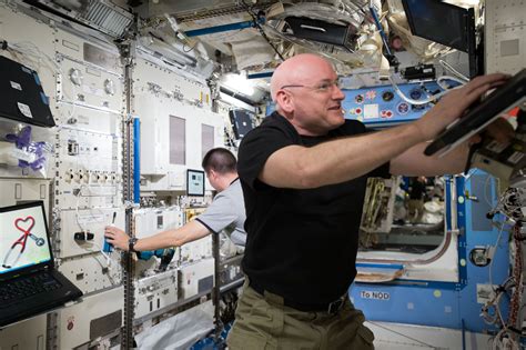 Nasa Astronaut Scott Kelly Sets Us Record For Most Time In Space At