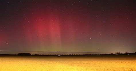 Northern Lights Put On Amp Quot Spectacular Amp Quot Show In Rare Display Over The U K Cbs Minnesota