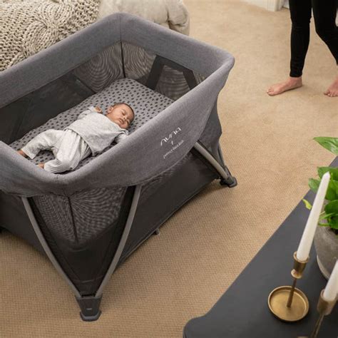 Nuna Sena Aire Travel Crib Safari