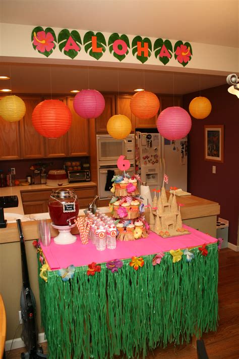 Party Table At A Hawaiian Luau Birthday Party See More Party Ideas At