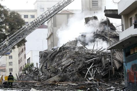 Photos Et Images De Building Fire In Paissandu Square In Sao Paulo