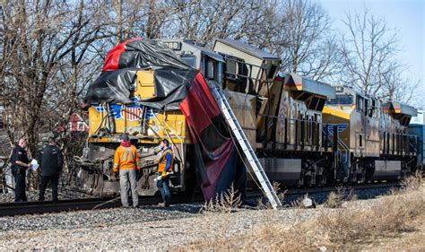 Photos Freight Train Collides With Semi Trailer Truck In Oconomowoc