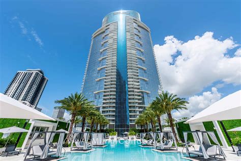 Photos Paramount Miami Worldcenter Amenities Amp Poolside Villas