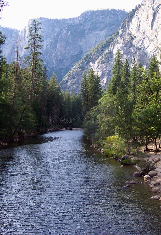 R O De Merced Parque Nacional De Yosemite California Imagen De