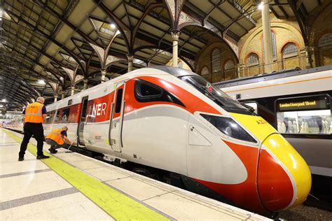 London to Liverpool Rail Travel Guide