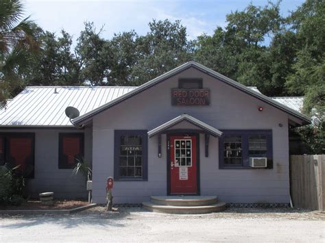 Red Door Saloon Beach Bar In Destin Florida Red Door Beach Bars