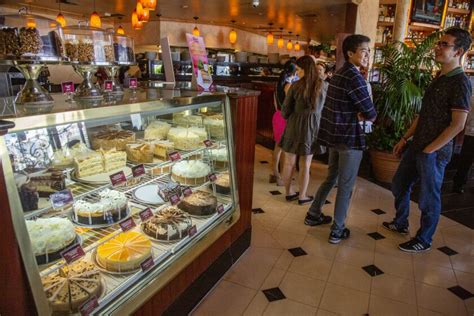 Review The Cheesecake Factory Is The Restaurant America Wants