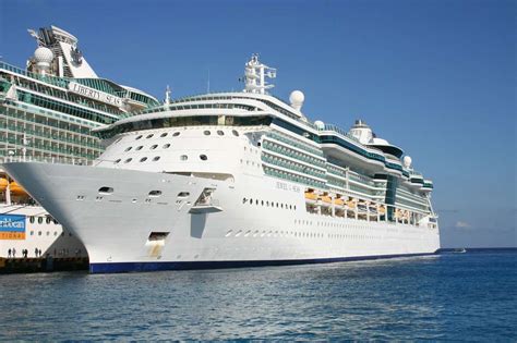 Royal Caribbean Cruise Jewel Of The Seas In Port Amazing Ship