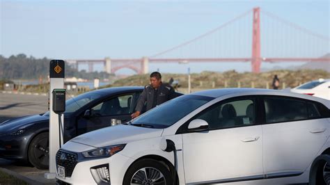 San Francisco Bay Area Hits Electrified Vehicle Milestone Axios San Francisco