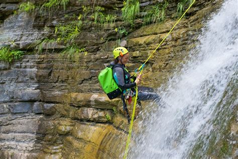 Semaine Canyoning Dans Les Pyr N Es Decathlon Travel