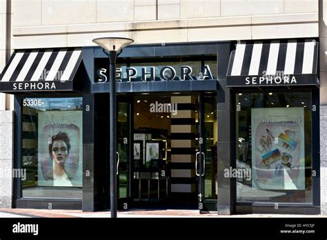 Sephora Storefront Stock Photo 137336151 Alamy