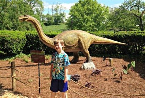 Seven Dinosaur Destinations Near Nyc For Kids Mommypoppins Things To Do In New York City