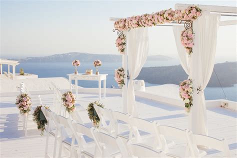 Stunning Intimate Destination Wedding In Santorini Greece The Destination Wedding Blog Jet