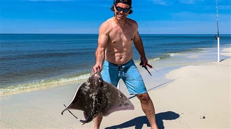 Surf Fishing Destin Florida Big Fish And Giant Rays Youtube