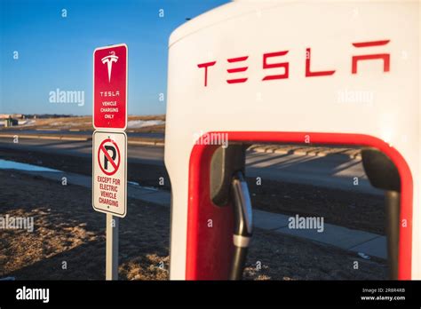 Tesla Destination Charger Hi Res Stock Photography And Images Alamy