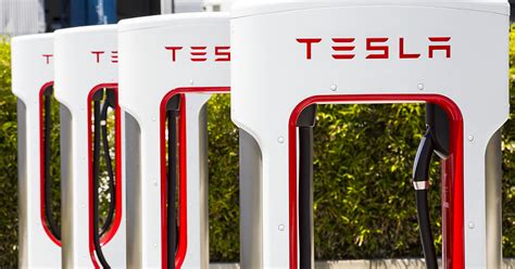 Tesla Introduces New Fee To Limit Congestion At Superchargers Skytern