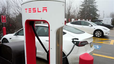 Tesla Opens Supercharger Station In Oregon Along I 5 Kgw Com