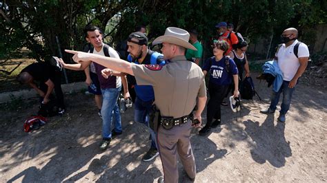 Texas State Troopers Arrest Thousands Of Migrants Crossing The Border Critics Call It