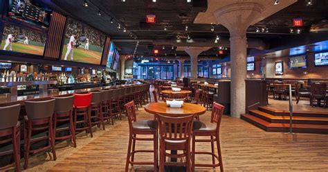 The 8 Best Sports Bars In Boston Thrillist Boston