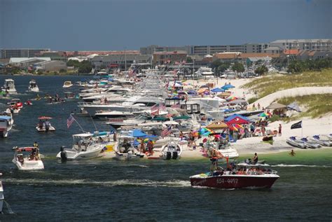 This Is Literally How Crowded The Destin Harbor Gets During The Fourth